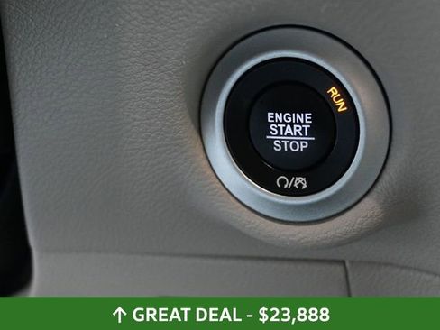 Used 2024 Chrysler Pacifica Touring-L FWD image 27