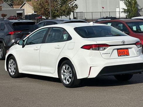 Used 2024 Toyota Corolla LE FWD image 7