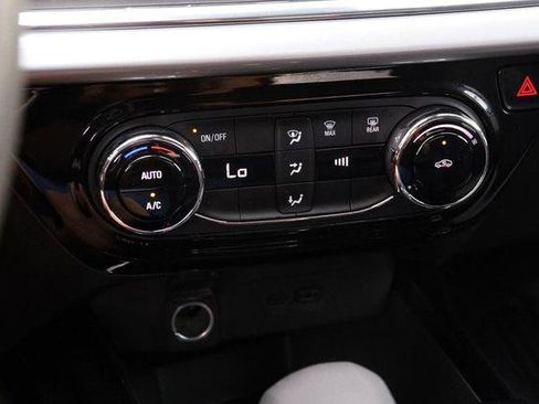 Used 2025 Chevrolet Trax LT FWD image 18