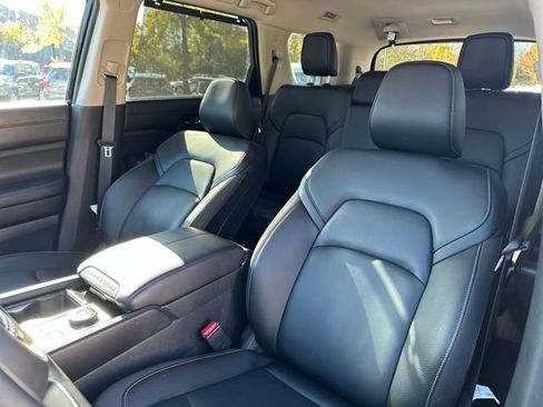 New 2025 Nissan Pathfinder SL image 5