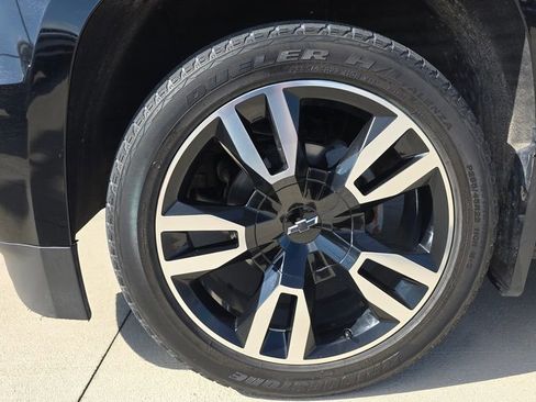 Used 2018 Chevrolet Suburban LT w/ RST Edition image 12