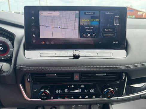 Used 2025 Nissan Rogue SL w/ Tech Package FWD image 9