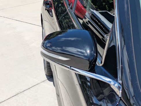 Certified 2023 Genesis G70 2.0T RWD image 8