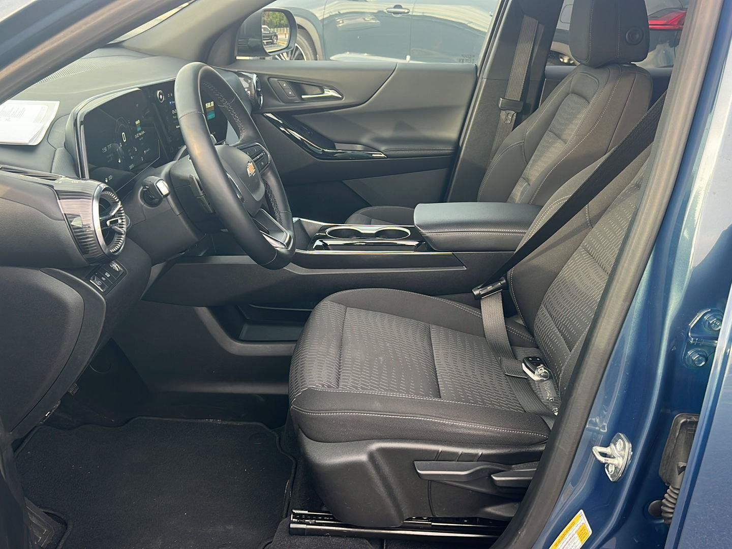 Used 2025 Chevrolet Equinox LT FWD image 10