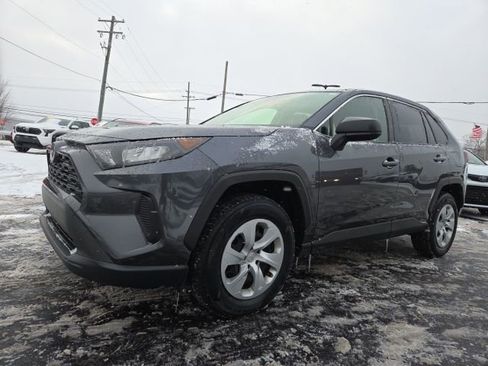 Used 2022 Toyota RAV4 LE image 3