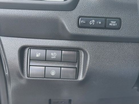 Used 2025 Nissan Leaf S FWD image 17