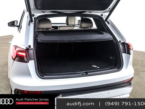 Used 2022 Audi Q4 e-tron Prestige image 24