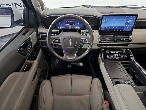 Used 2022 Lincoln Navigator Reserve AWD/4WD image 15