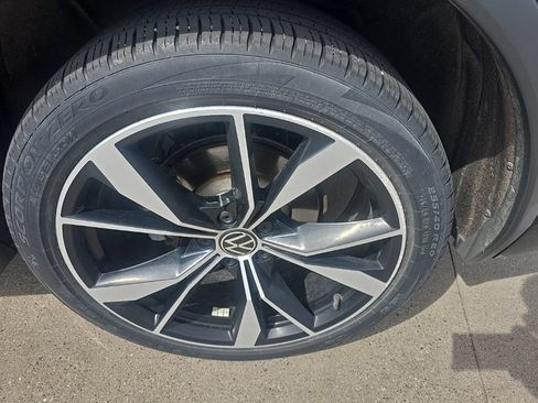 Used 2022 Volkswagen Tiguan SEL R-Line AWD/4WD image 12