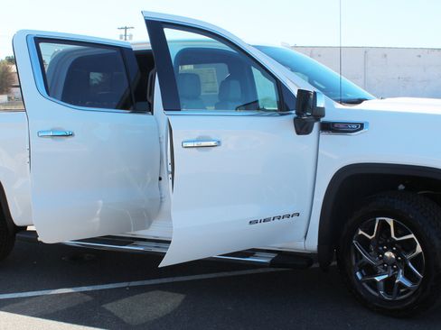 New 2026 GMC Sierra 1500 SLT image 14