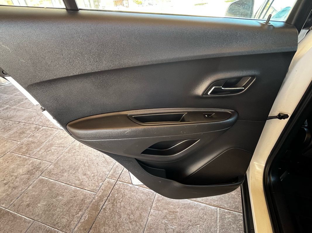 Used 2017 Chevrolet Trax LS FWD image 15