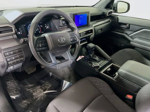 Certified 2025 Toyota Tacoma SR5 AWD/4WD image 9