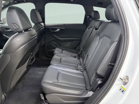Used 2025 Audi Q7 3.0T Prestige image 13