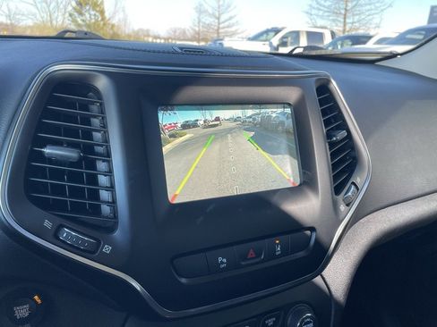 Used 2021 Jeep Cherokee Latitude Lux w/ Mopar Interior Package image 17