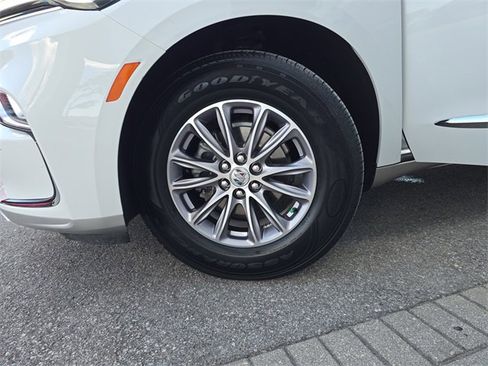 Certified 2023 Buick Enclave Essence image 32