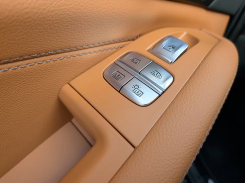 Used 2022 BMW X7 xDrive40i w/ M Sport Package AWD/4WD image 43