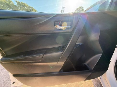 Used 2018 Toyota Corolla SE FWD image 18
