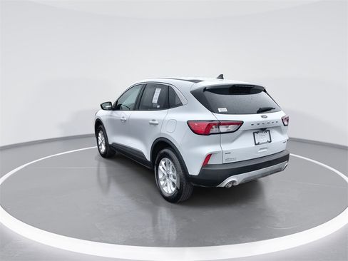 Used 2022 Ford Escape SE image 6