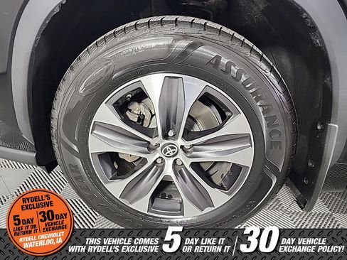 Used 2021 Toyota Highlander XLE image 15