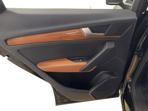 Used 2022 Audi Q5 2.0T Premium w/ Convenience Package image 17