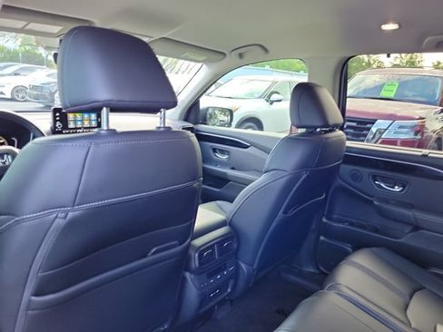 Used 2025 Honda Pilot EX-L image 12