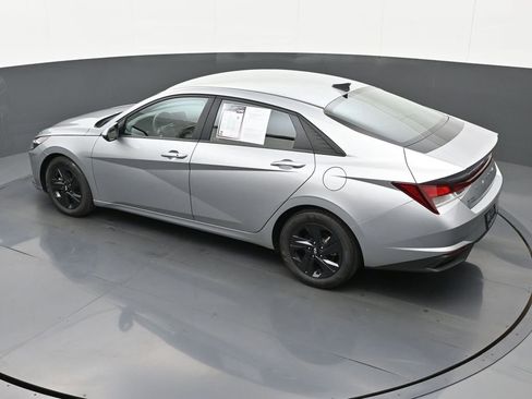 Used 2023 Hyundai Elantra SEL w/ Preferred Accessory Package FWD image 40