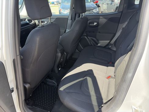 Used 2020 Jeep Renegade Latitude w/ Cold Weather Group AWD/4WD image 17