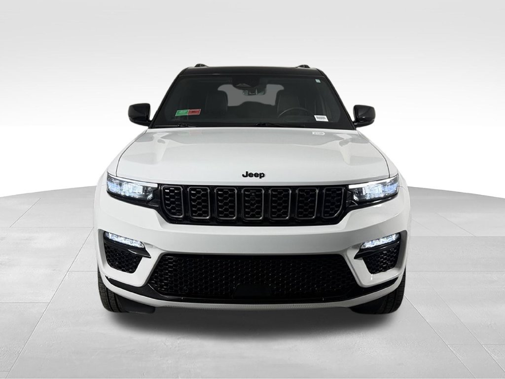 Used 2024 Jeep Grand Cherokee Summit AWD/4WD image 4