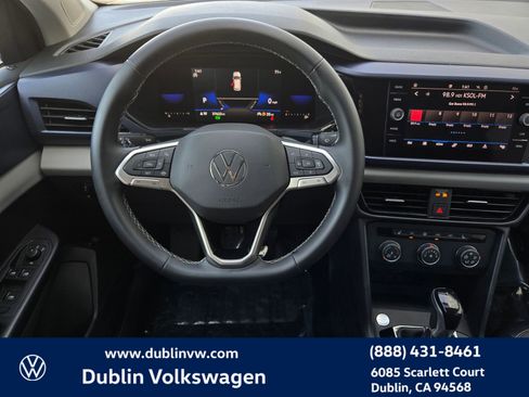 Used 2022 Volkswagen Taos SE image 13