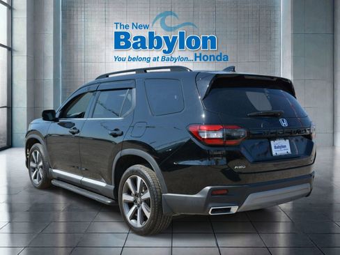 Used 2025 Honda Pilot Touring image 3