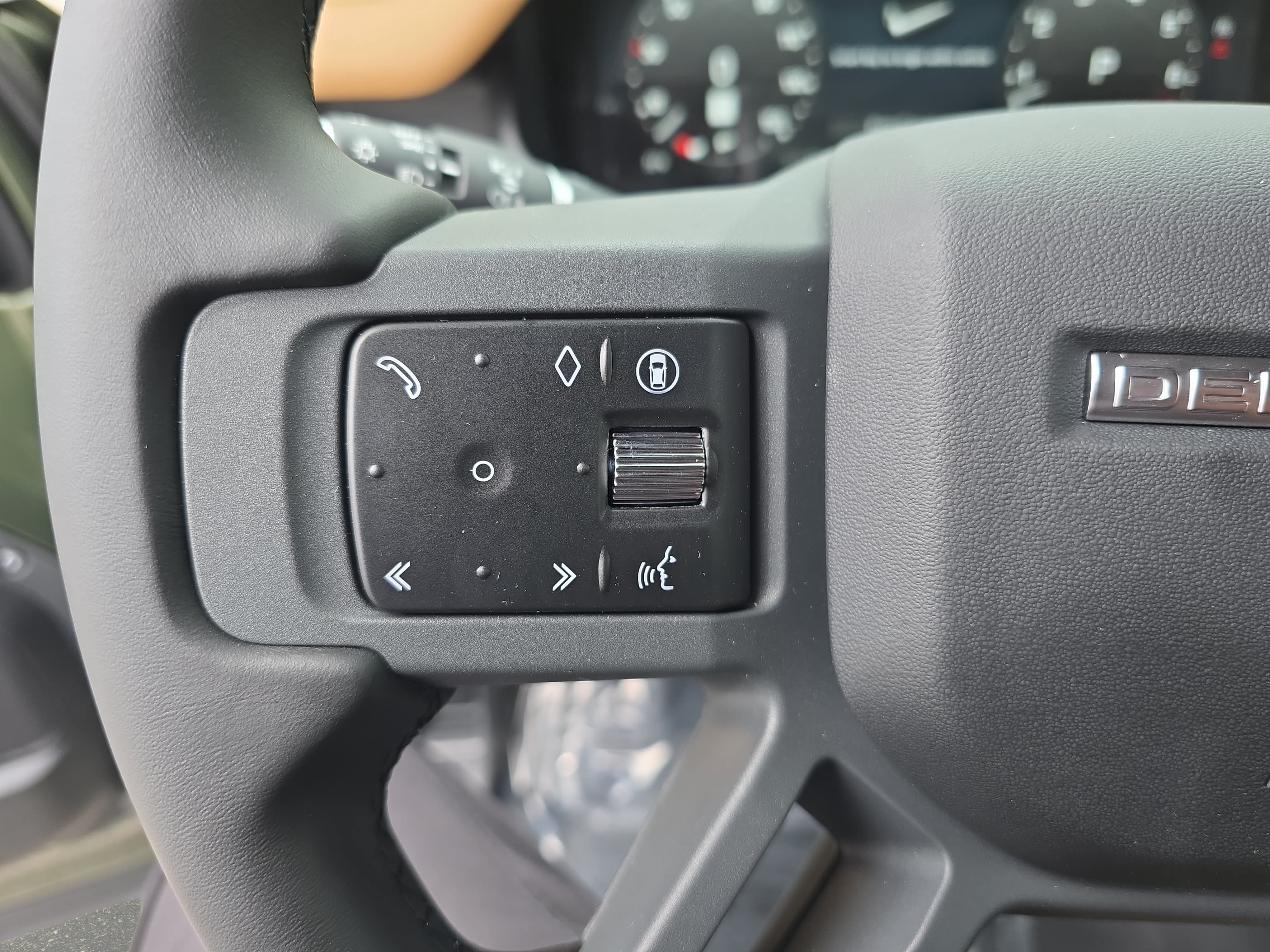 New 2026 Land Rover Defender 110 X-Dynamic SE AWD/4WD image 16