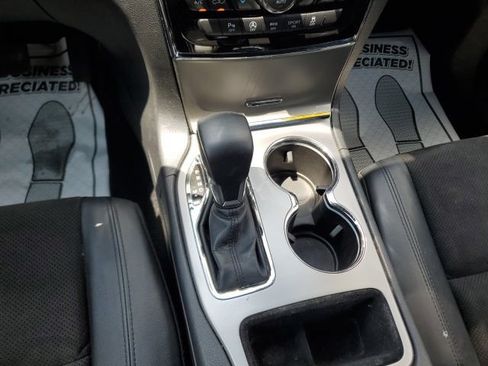 Used 2021 Jeep Grand Cherokee Laredo X AWD/4WD image 19