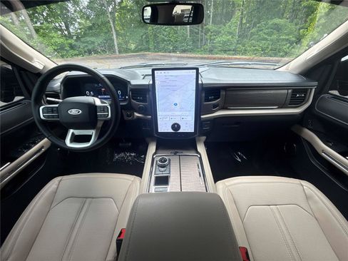 Used 2024 Ford Expedition Limited RWD image 13