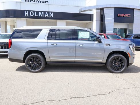 New 2026 GMC Yukon XL Denali w/ Sun & Power Step Package AWD/4WD image 2