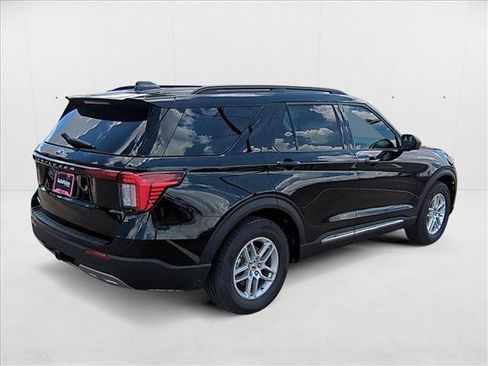 New 2025 Ford Explorer Active w/ Active Comfort Package image 2