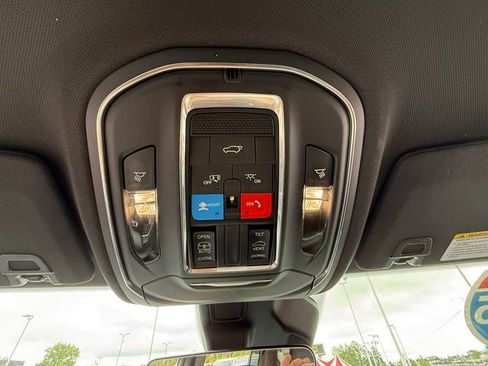 Used 2025 Jeep Grand Cherokee L Altitude AWD/4WD image 22