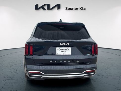 Used 2022 Kia Sorento EX w/ Panoramic Sunroof Package FWD image 5