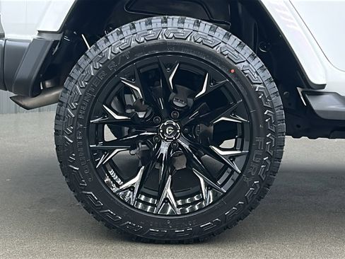 Used 2024 Jeep Wrangler Unlimited Sahara w/ Safety Group image 11