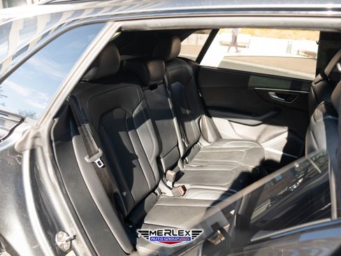 Used 2020 Audi Q8 Prestige w/ Prestige Package image 18