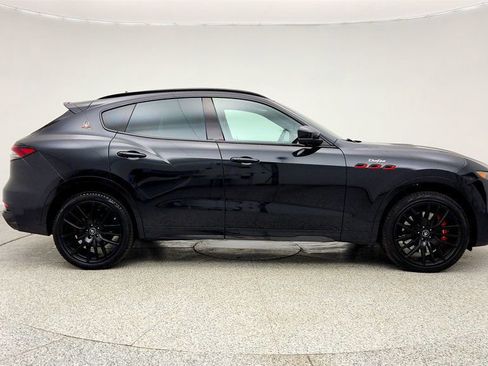 Used 2021 Maserati Levante Trofeo image 4