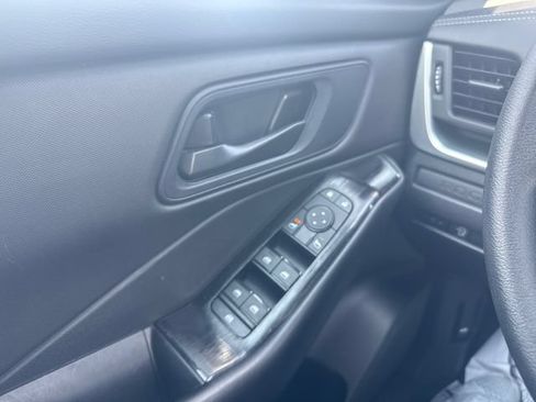 Certified 2024 Nissan Rogue S FWD image 11
