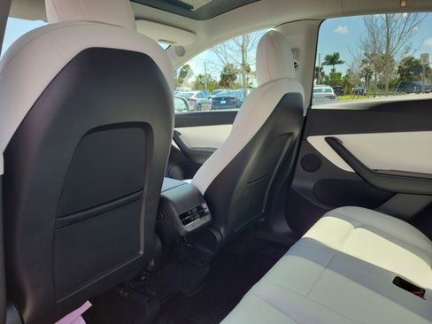 Used 2022 Tesla Model Y Performance image 14