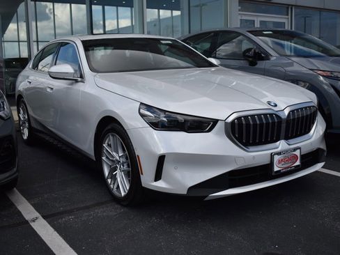 Used 2024 BMW 530i xDrive image 5