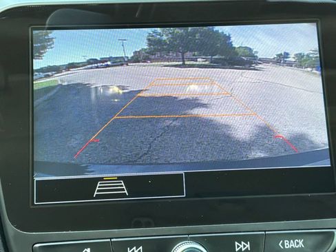 Used 2021 Chevrolet Malibu LS FWD image 19