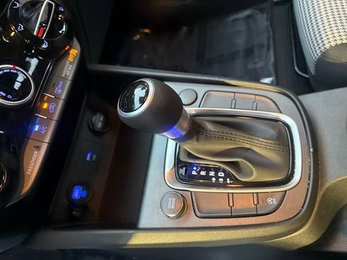 Used 2022 Hyundai Kona SE image 18