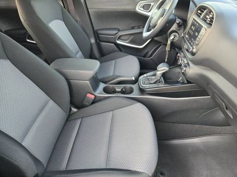 Certified 2025 Kia Soul LX w/ LX Technology Package FWD image 13