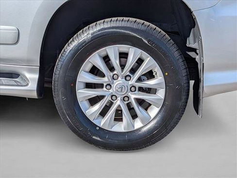 Used 2016 Lexus GX 460 image 22