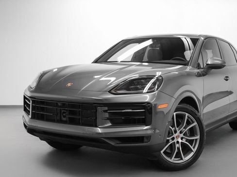 Certified 2025 Porsche Cayenne image 7
