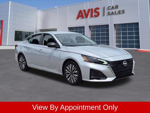 Used 2025 Nissan Altima 2.5 SV FWD image 3