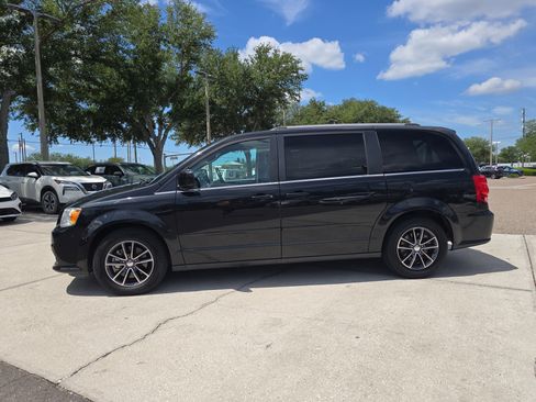 Used 2017 Dodge Grand Caravan SXT w/ Driver Convenience Group FWD image 5